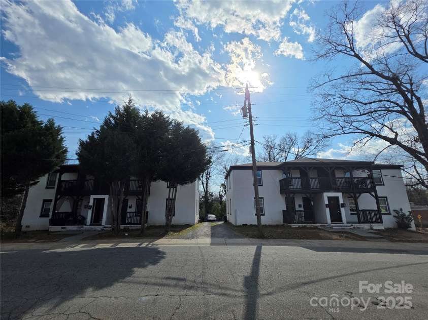 1519 and 1521 Montgomery Street, Charlotte, NC 28216.  MLS# CAR4235325, YatesRealty ID 7430. 
