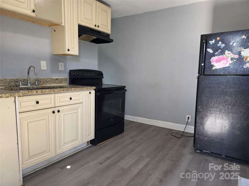 1519 and 1521 Montgomery Street, Charlotte, NC 28216.  MLS# CAR4235325, YatesRealty ID 7430. 