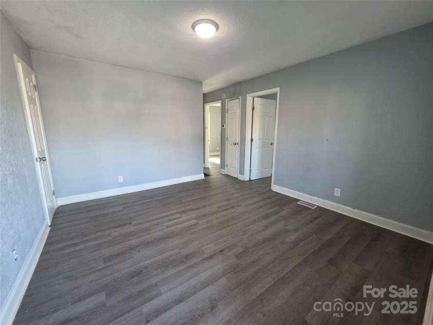 1519 and 1521 Montgomery Street, Charlotte, NC 28216.  MLS# CAR4235325, YatesRealty ID 7430. 