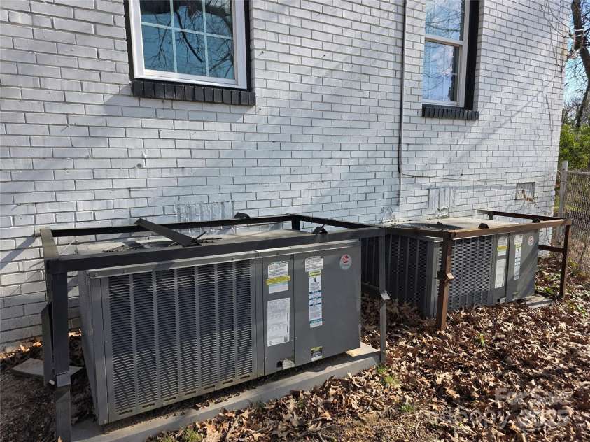 1519 and 1521 Montgomery Street, Charlotte, NC 28216.  MLS# CAR4235325, YatesRealty ID 7430. 