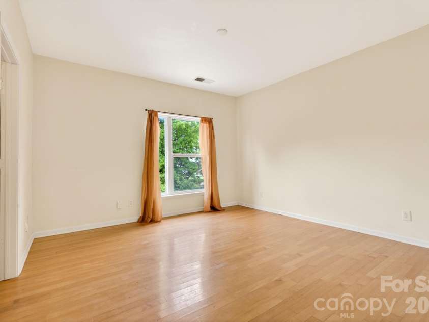 649 Raphael Place, Charlotte, NC 28205.  MLS# CAR4392516, YatesRealty ID 7431. 