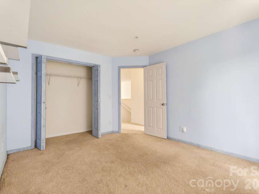 649 Raphael Place, Charlotte, NC 28205.  MLS# CAR4392516, YatesRealty ID 7431. 