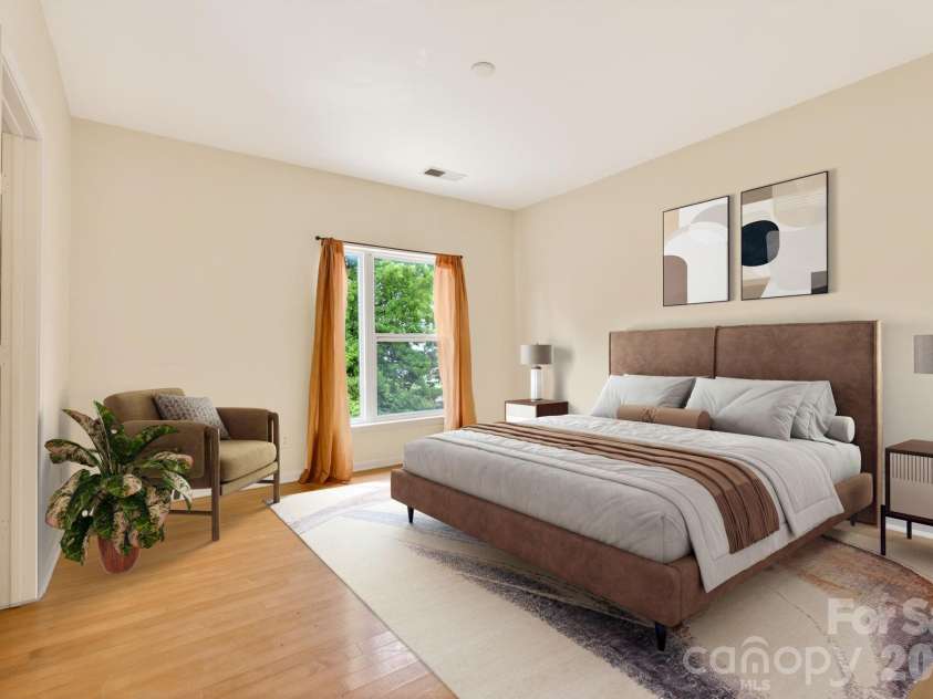 649 Raphael Place, Charlotte, NC 28205.  MLS# CAR4392516, YatesRealty ID 7431. Bright and Spacious