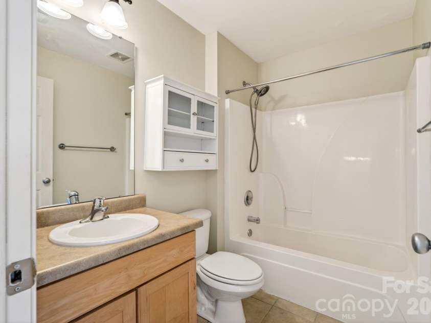 649 Raphael Place, Charlotte, NC 28205.  MLS# CAR4392516, YatesRealty ID 7431. Full bath upstaits