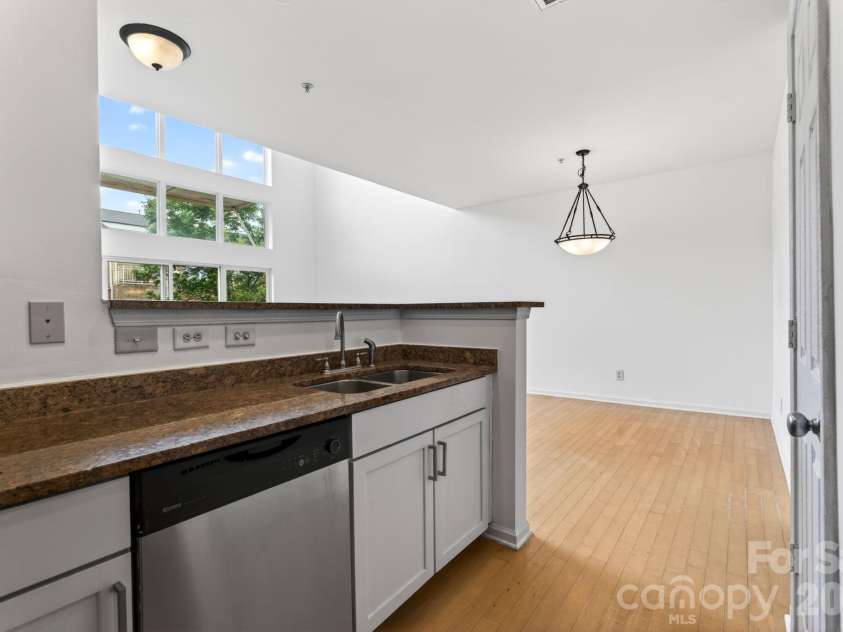 649 Raphael Place, Charlotte, NC 28205.  MLS# CAR4392516, YatesRealty ID 7431. Granite Countertops
