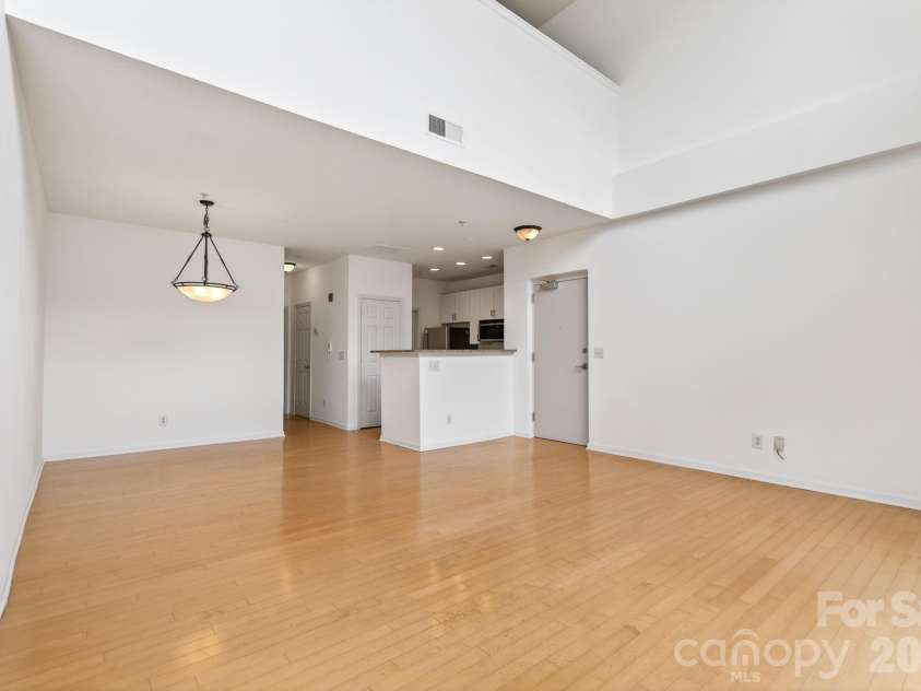 649 Raphael Place, Charlotte, NC 28205.  MLS# CAR4392516, YatesRealty ID 7431. Hardwood Floors