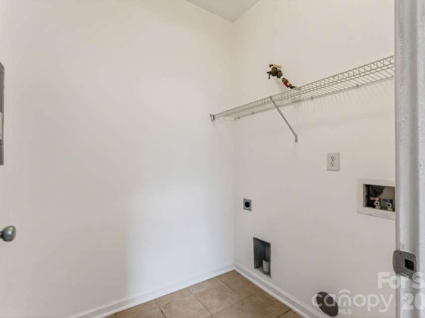 649 Raphael Place, Charlotte, NC 28205.  MLS# CAR4392516, YatesRealty ID 7431. Laundry Room is adjacent to Kithcen
