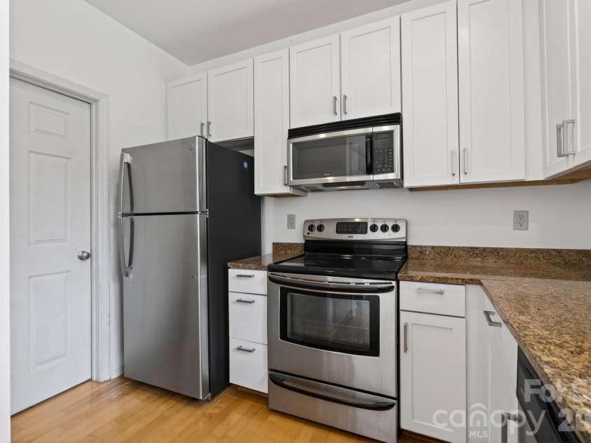 649 Raphael Place, Charlotte, NC 28205.  MLS# CAR4392516, YatesRealty ID 7431. New Refrigerator