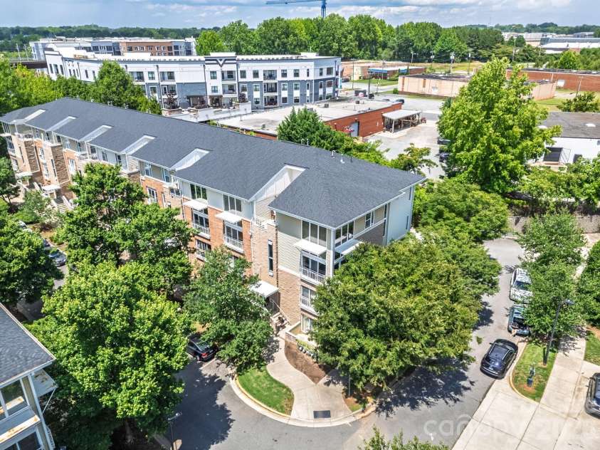 649 Raphael Place, Charlotte, NC 28205.  MLS# CAR4392516, YatesRealty ID 7431. Welcome to 649 Raphael Place