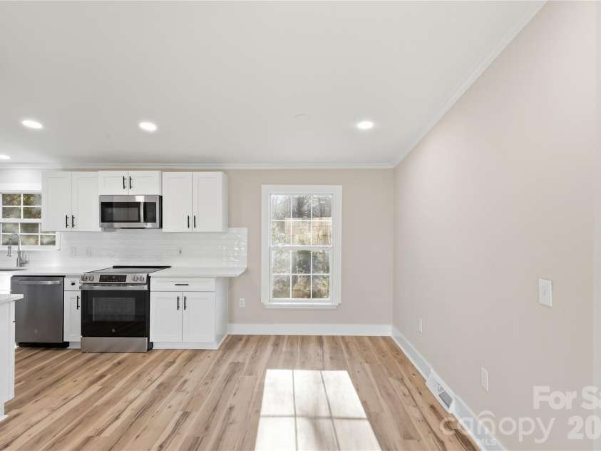 3313 Weeping Willow Drive, Concord, NC 28027.  MLS# CAR4349604, YatesRealty ID 7432. Dining area