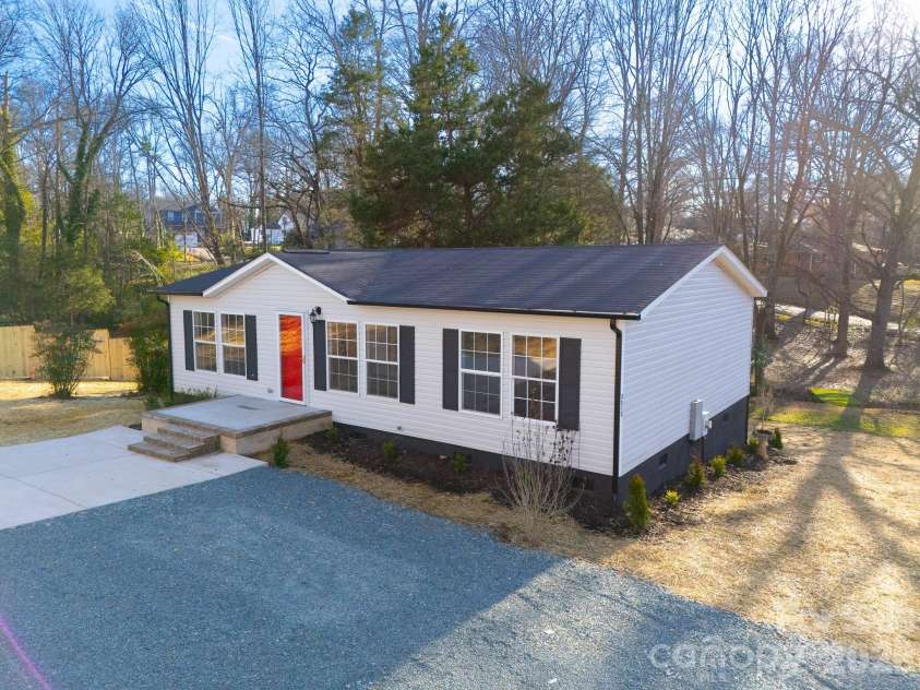 3313 Weeping Willow Drive, Concord, NC 28027.  MLS# CAR4349604, YatesRealty ID 7432. Front View and Driveway
