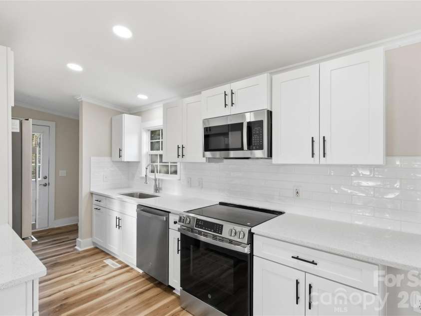 3313 Weeping Willow Drive, Concord, NC 28027.  MLS# CAR4349604, YatesRealty ID 7432. Kitchen