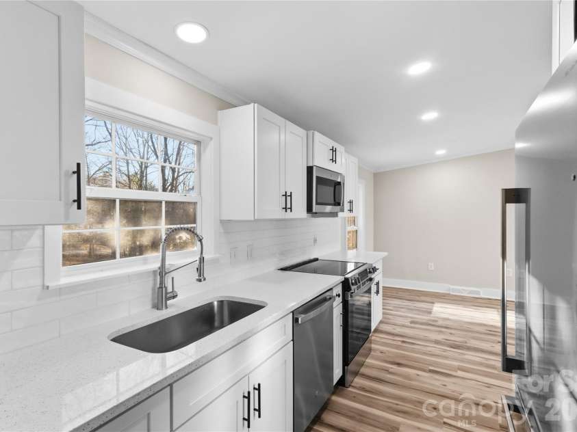 3313 Weeping Willow Drive, Concord, NC 28027.  MLS# CAR4349604, YatesRealty ID 7432. Kitchen