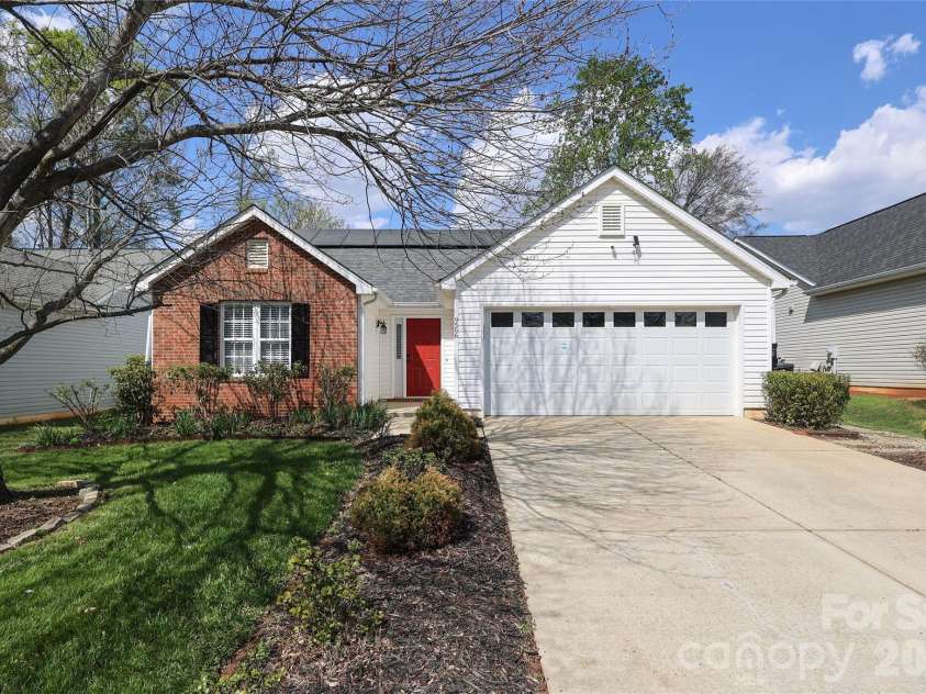 9506 Scotland Hall Court, Charlotte, NC 28277.  MLS# CAR4361166, YatesRealty ID 7433. 