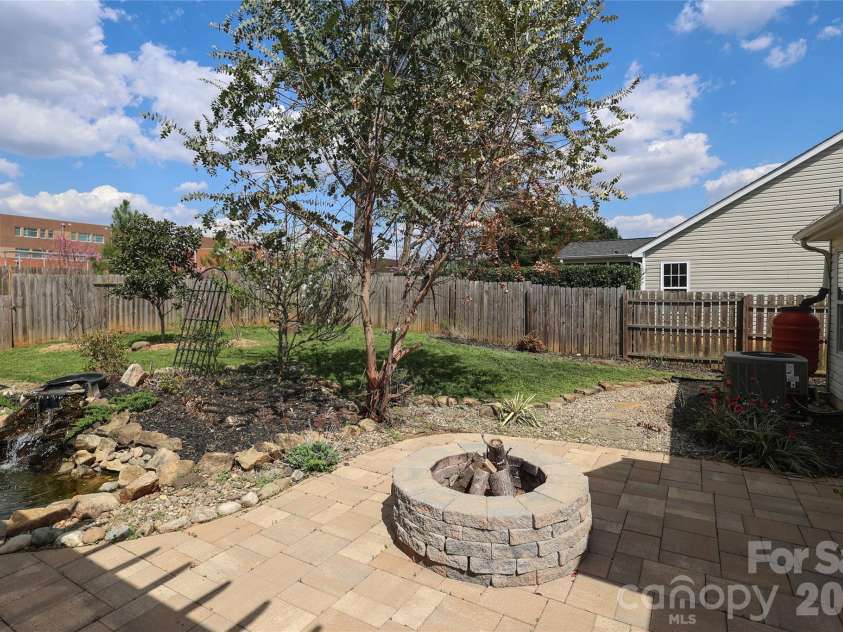 9506 Scotland Hall Court, Charlotte, NC 28277.  MLS# CAR4361166, YatesRealty ID 7433. 