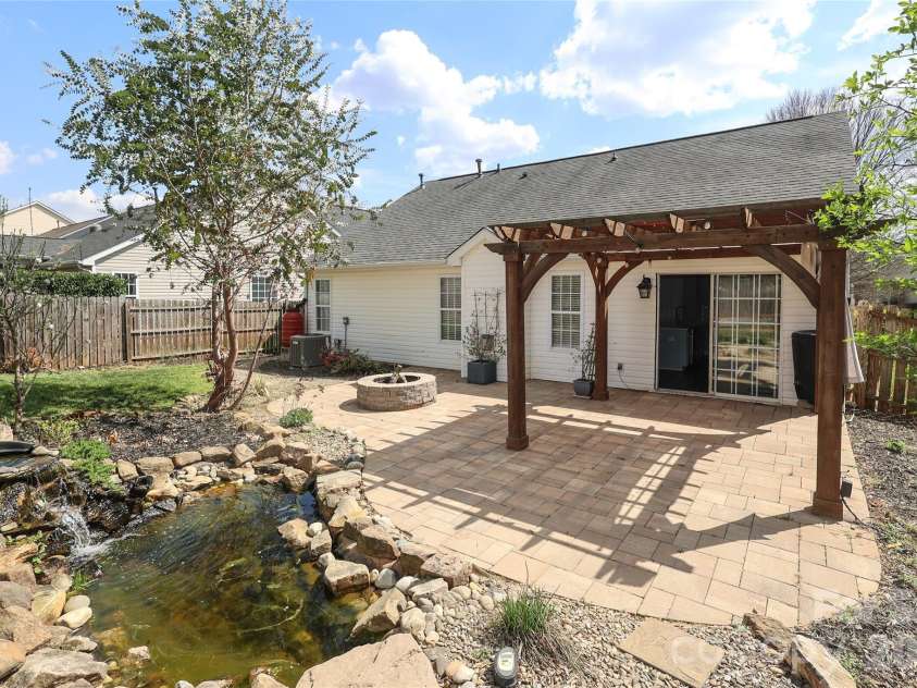 9506 Scotland Hall Court, Charlotte, NC 28277.  MLS# CAR4361166, YatesRealty ID 7433. 