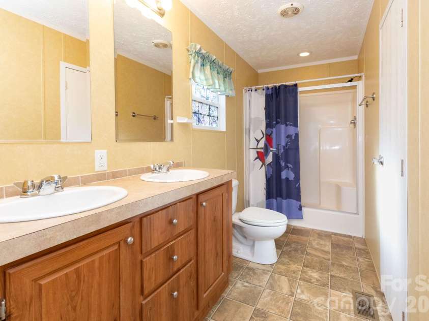 87 Hickory Nut Trace, Old Fort, NC 28762.  MLS# CAR4335774, YatesRealty ID 7435. Ensuite Full Bath