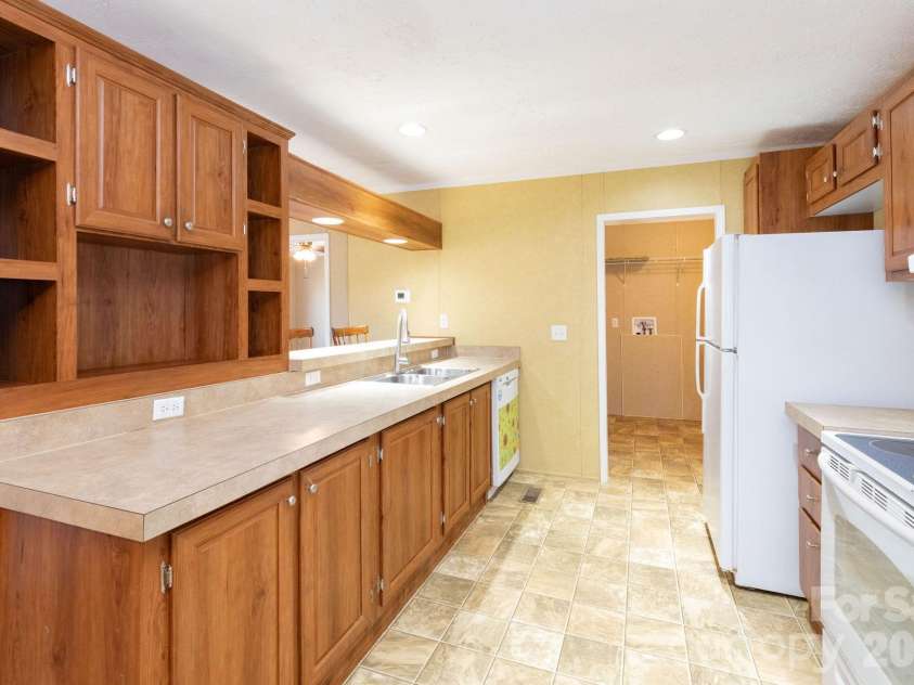 87 Hickory Nut Trace, Old Fort, NC 28762.  MLS# CAR4335774, YatesRealty ID 7435. Kitchen