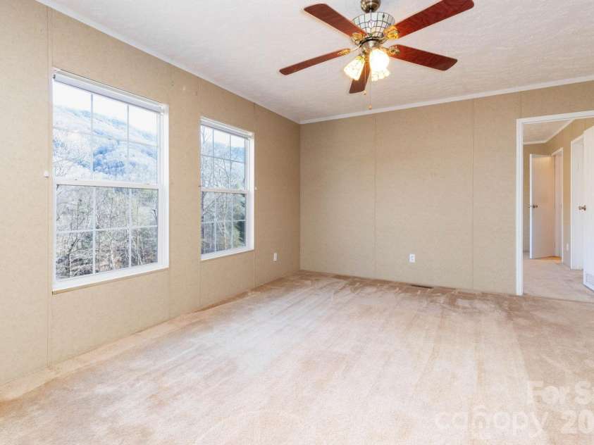 87 Hickory Nut Trace, Old Fort, NC 28762.  MLS# CAR4335774, YatesRealty ID 7435. Living Room