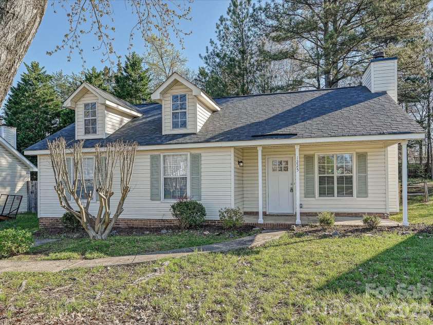 1225 Eagles Landing Drive, Charlotte, NC 28214.  MLS# CAR4357532, YatesRealty ID 7436. 