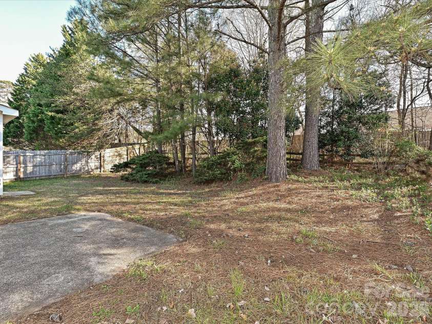 1225 Eagles Landing Drive, Charlotte, NC 28214.  MLS# CAR4357532, YatesRealty ID 7436. 