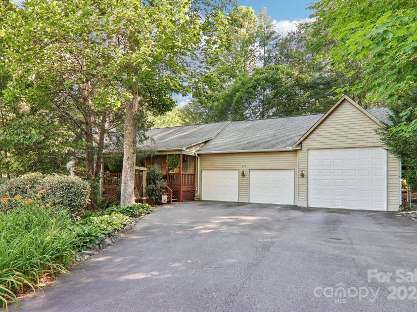 123 Brandymill Loop, Etowah, NC 28729.  MLS# CAR4264778, YatesRealty ID 7437. 