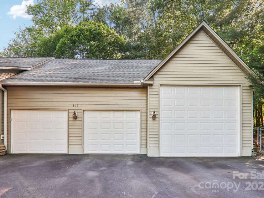 123 Brandymill Loop, Etowah, NC 28729.  MLS# CAR4264778, YatesRealty ID 7437. 