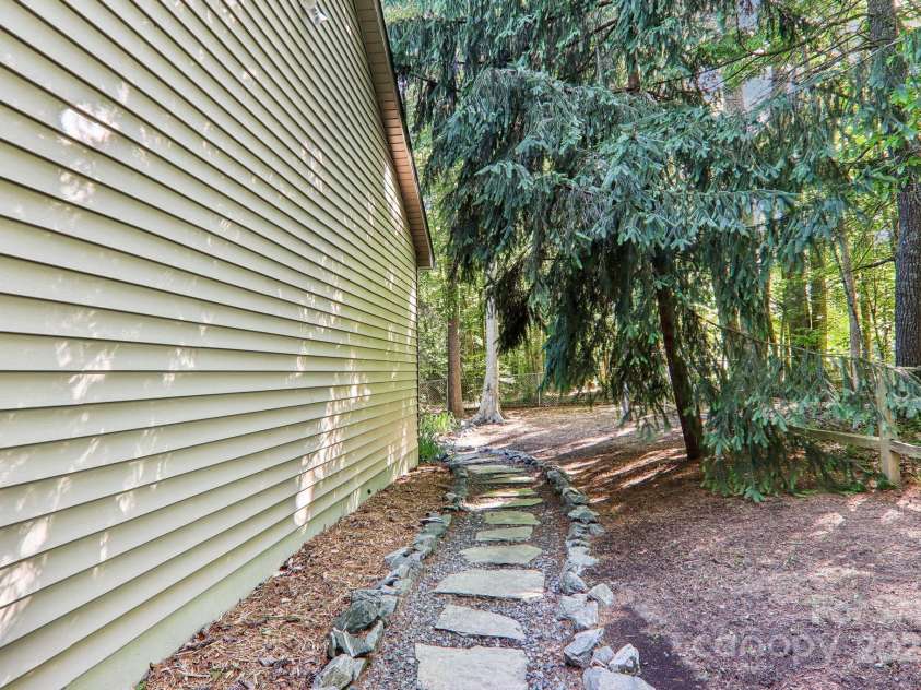 123 Brandymill Loop, Etowah, NC 28729.  MLS# CAR4264778, YatesRealty ID 7437. 