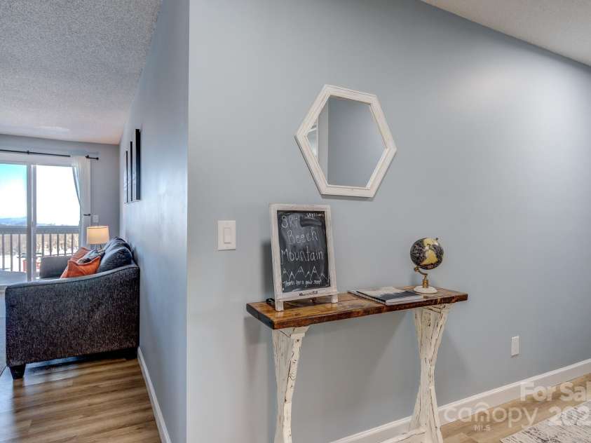 301 Pinnacle Inn Road, Banner Elk, NC 28604.  MLS# CAR4214773, YatesRealty ID 7439. 