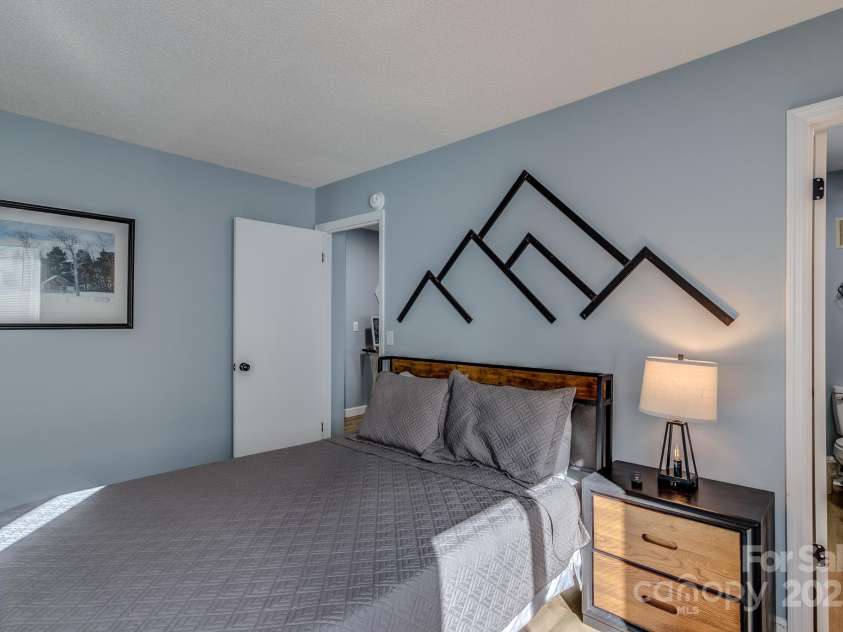 301 Pinnacle Inn Road, Banner Elk, NC 28604.  MLS# CAR4214773, YatesRealty ID 7439. 