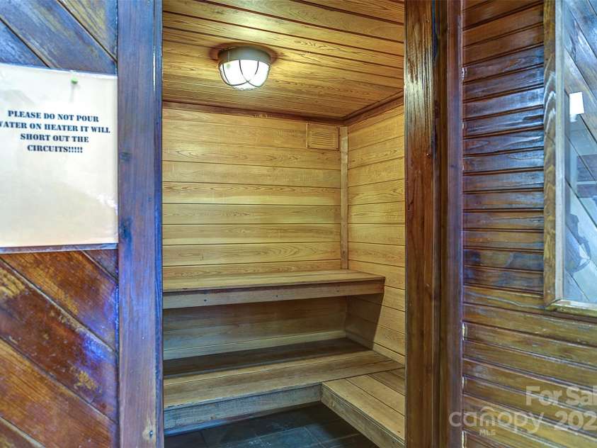 301 Pinnacle Inn Road, Banner Elk, NC 28604.  MLS# CAR4214773, YatesRealty ID 7439. 