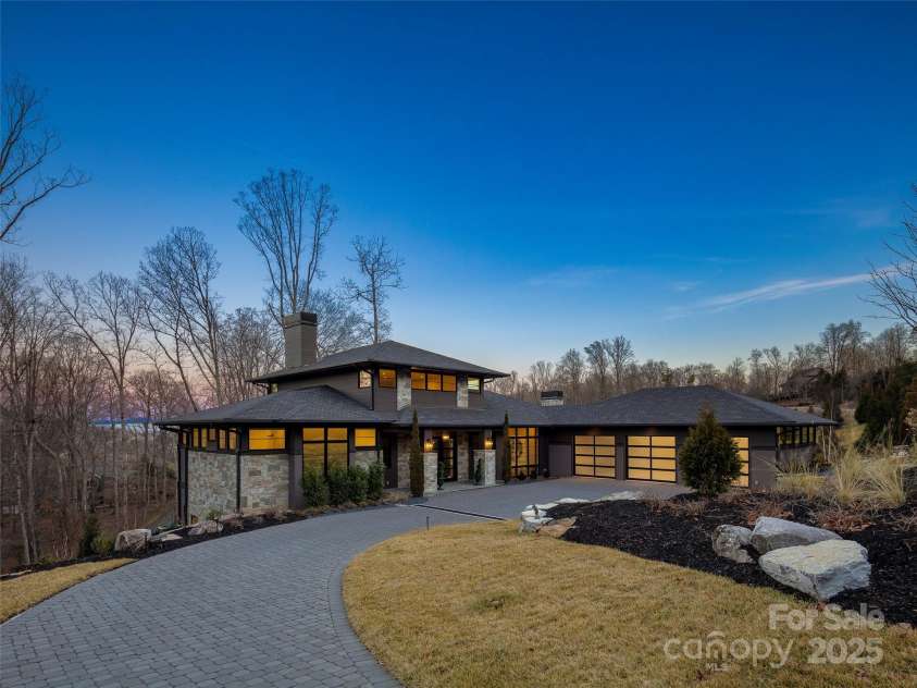 454 Walnut Valley Parkway, Arden, NC 28704.  MLS# CAR4220722, YatesRealty ID 744. 