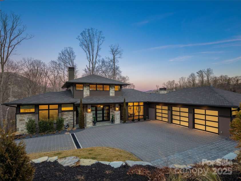 454 Walnut Valley Parkway, Arden, NC 28704.  MLS# CAR4220722, YatesRealty ID 744. 