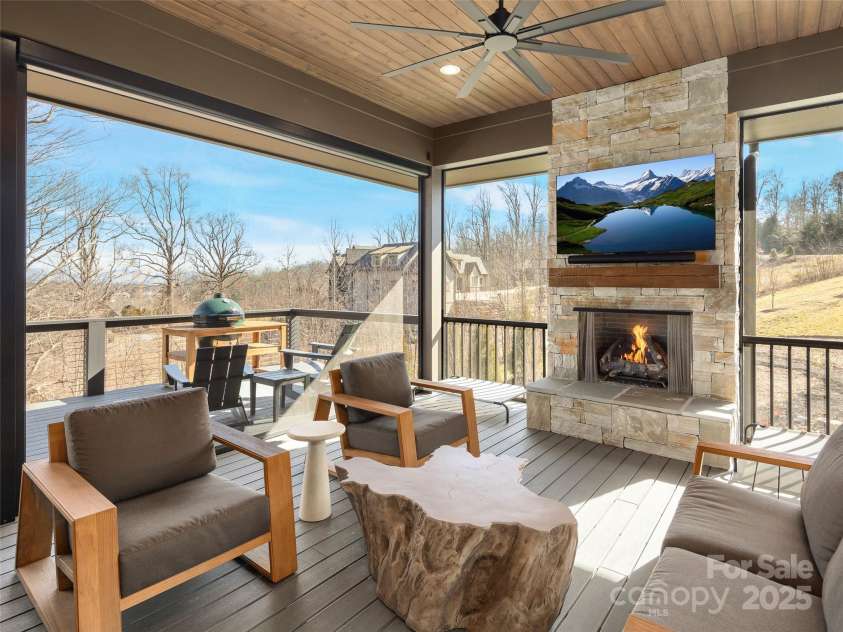 454 Walnut Valley Parkway, Arden, NC 28704.  MLS# CAR4220722, YatesRealty ID 744. 