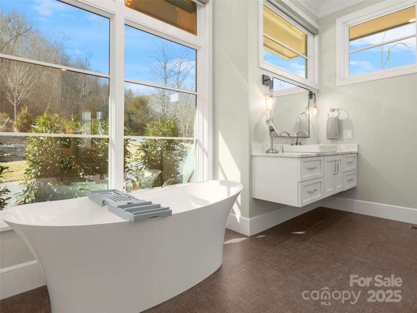 454 Walnut Valley Parkway, Arden, NC 28704.  MLS# CAR4220722, YatesRealty ID 744. 