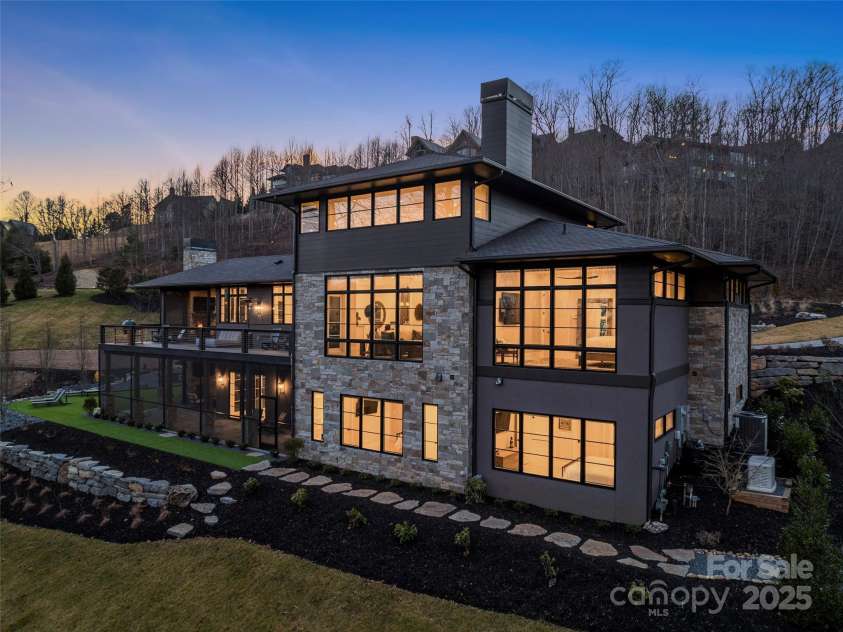 454 Walnut Valley Parkway, Arden, NC 28704.  MLS# CAR4220722, YatesRealty ID 744. 