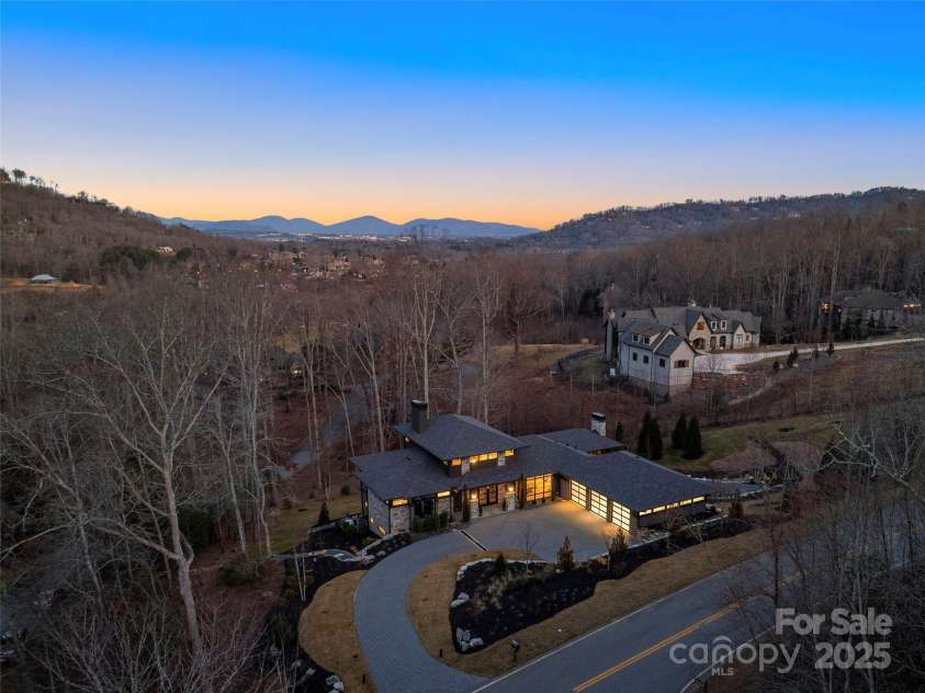 454 Walnut Valley Parkway, Arden, NC 28704.  MLS# CAR4220722, YatesRealty ID 744. 
