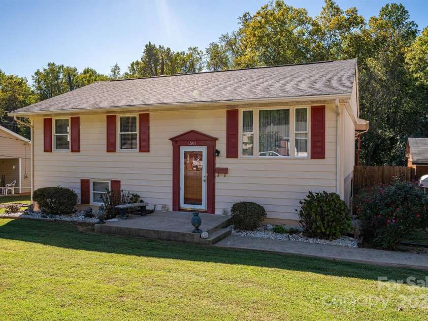 1501 Fern Forest Drive, Gastonia, NC 28054.  MLS# CAR4222511, YatesRealty ID 7440. 