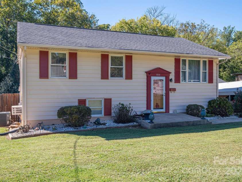 1501 Fern Forest Drive, Gastonia, NC 28054.  MLS# CAR4222511, YatesRealty ID 7440. 