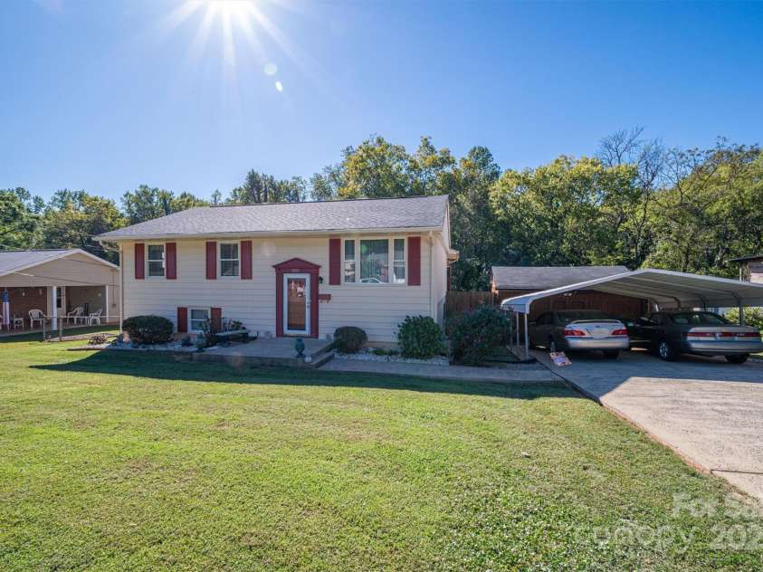 1501 Fern Forest Drive, Gastonia, NC 28054.  MLS# CAR4222511, YatesRealty ID 7440. 