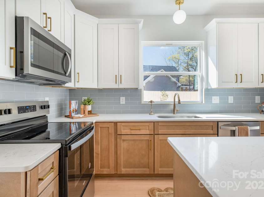 5108 Potter Road, Matthews, NC 28104.  MLS# CAR4238330, YatesRealty ID 7441. 