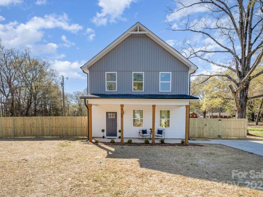 5108 Potter Road, Matthews, NC 28104.  MLS# CAR4238330, YatesRealty ID 7441. 