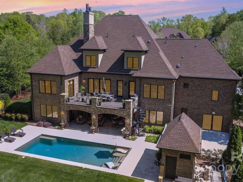 1012 Shippon Lane, Waxhaw, NC 28173.  MLS# CAR4244187, YatesRealty ID 7442. What more could you want?  This Is Home