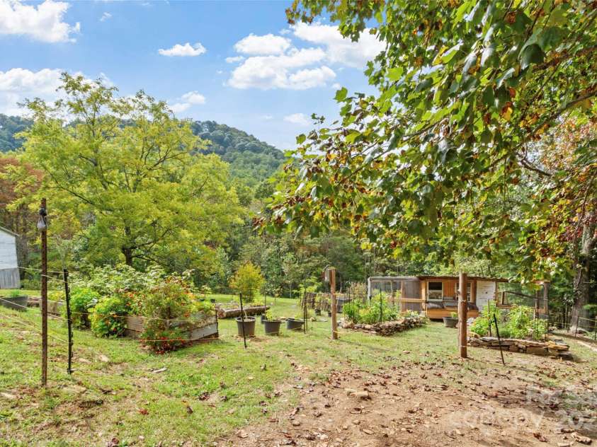 407 Terrell Drive, Bakersville, NC 28705.  MLS# CAR4304322, YatesRealty ID 7442. 