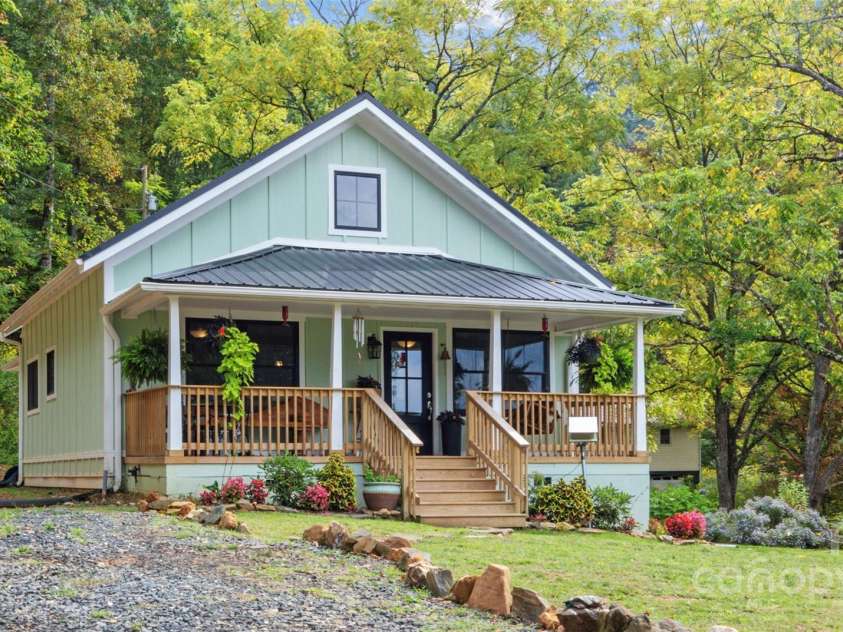 407 Terrell Drive, Bakersville, NC 28705.  MLS# CAR4304322, YatesRealty ID 7442. 