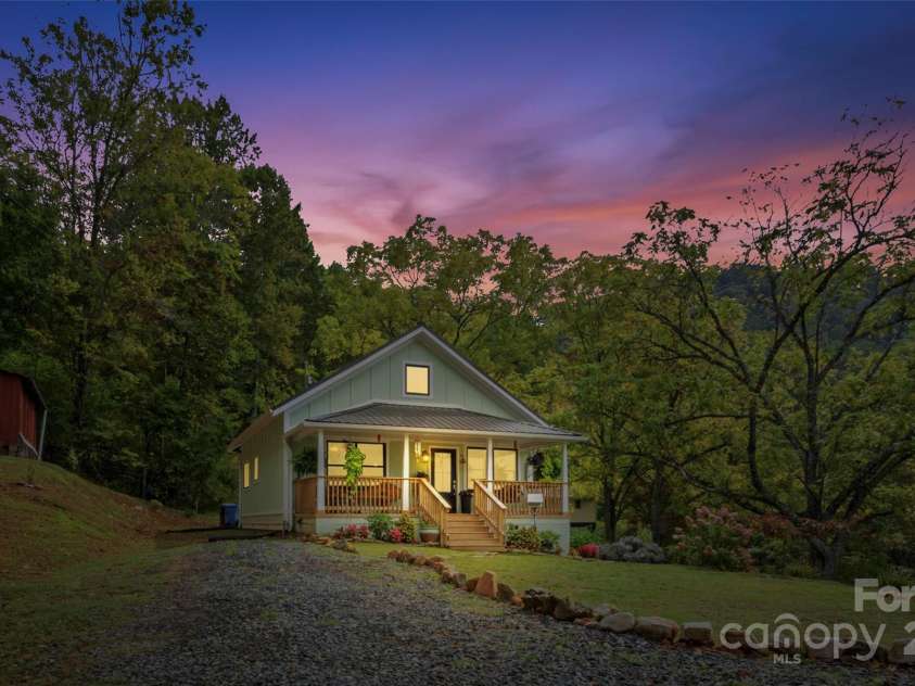 407 Terrell Drive, Bakersville, NC 28705.  MLS# CAR4304322, YatesRealty ID 7442. 