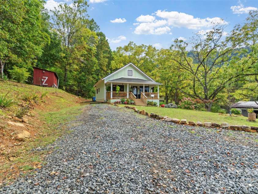 407 Terrell Drive, Bakersville, NC 28705.  MLS# CAR4304322, YatesRealty ID 7442. 