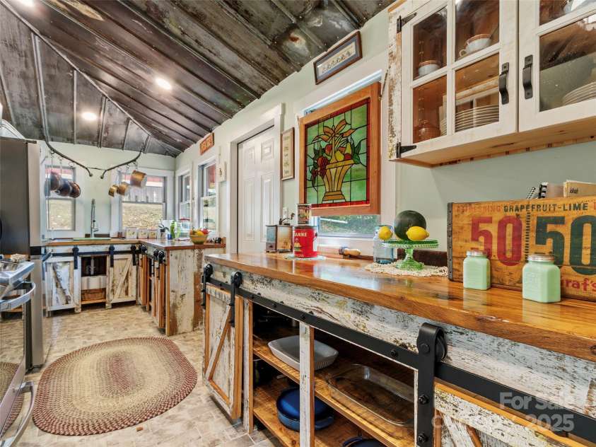 407 Terrell Drive, Bakersville, NC 28705.  MLS# CAR4304322, YatesRealty ID 7442. 
