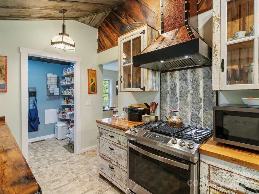 407 Terrell Drive, Bakersville, NC 28705.  MLS# CAR4304322, YatesRealty ID 7442. 