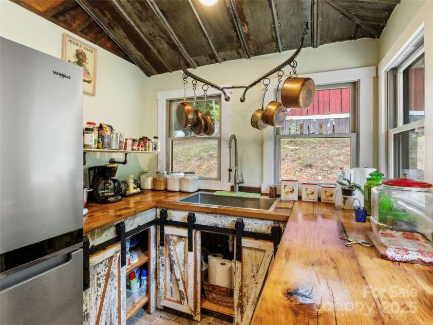 407 Terrell Drive, Bakersville, NC 28705.  MLS# CAR4304322, YatesRealty ID 7442. 